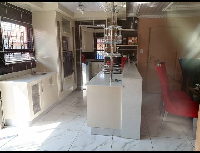 4 BEDROOM HOUSE FOR SALE IN TLHABANE WEST